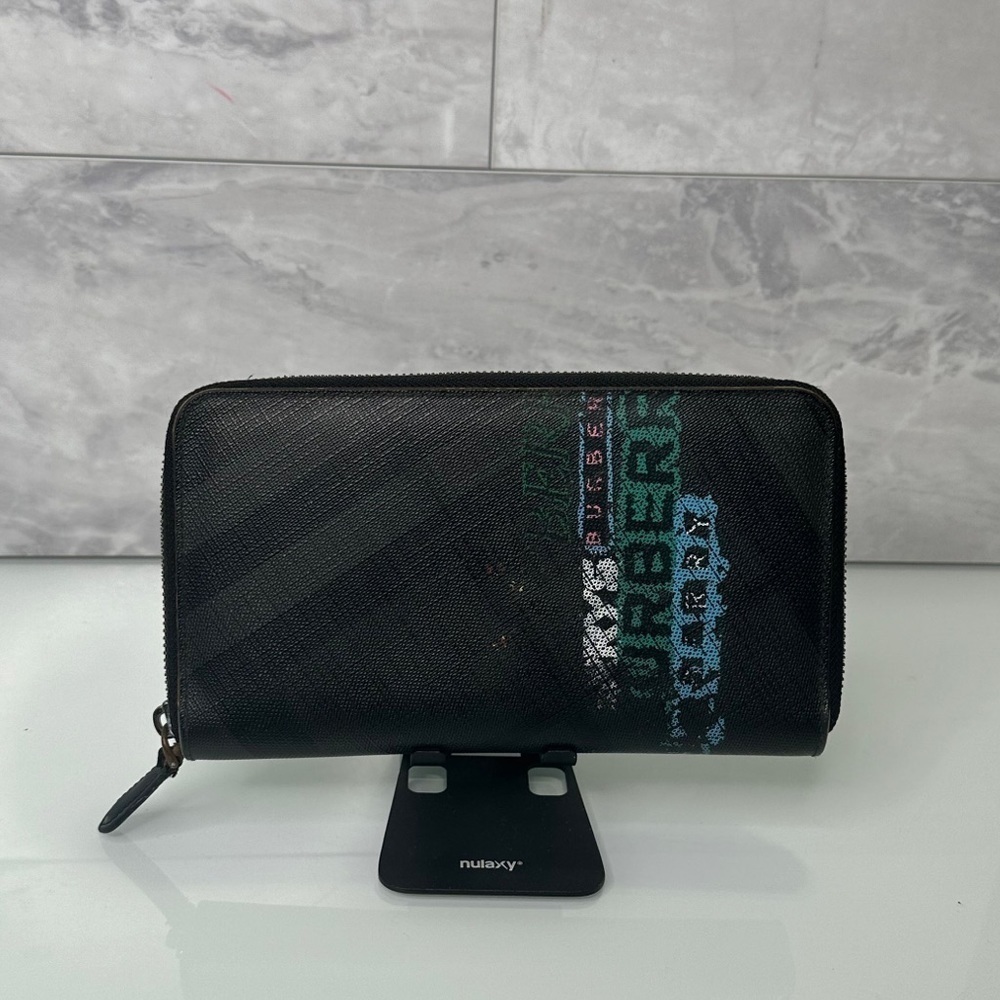 BURBERRY limited edition zippy wallet​​​​​​​​
